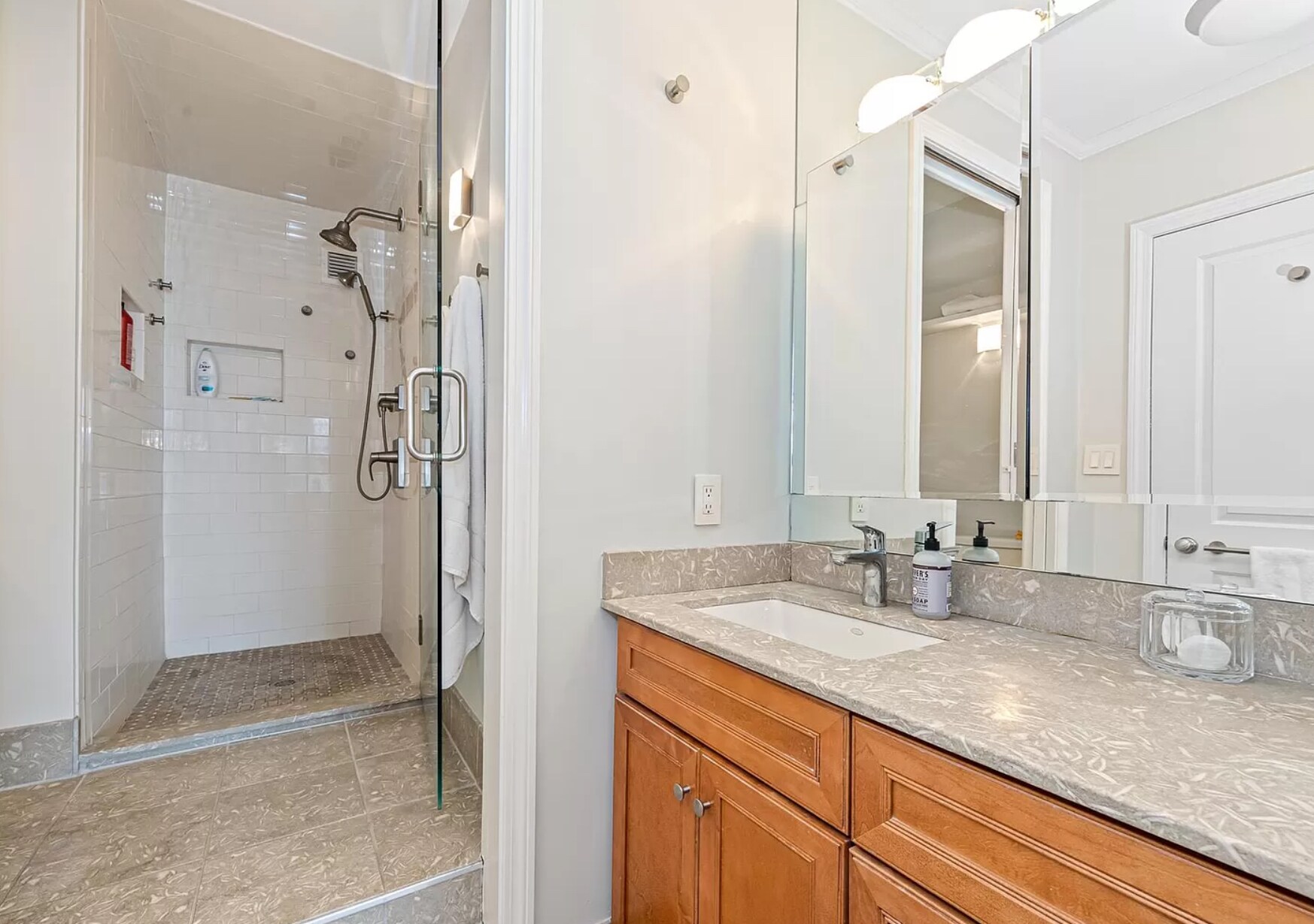 Building Photo - 65 E India Row