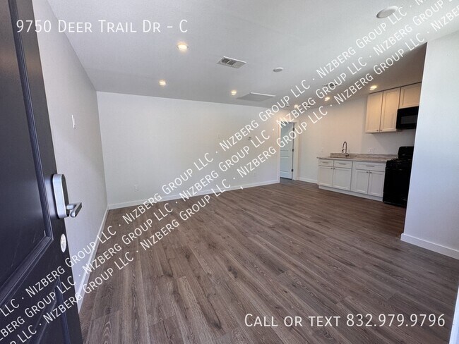 Building Photo - 9750 Deer Trail Dr
