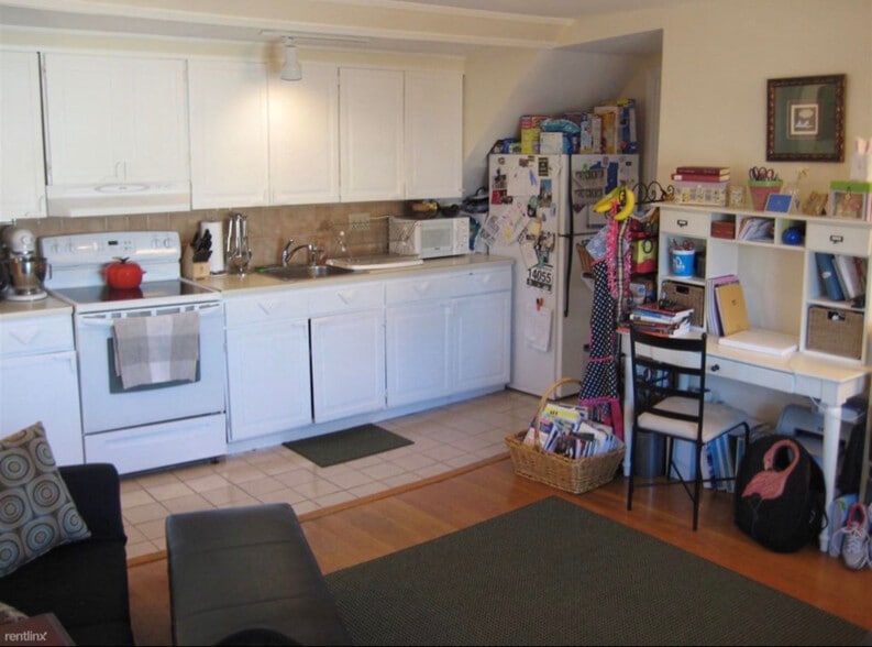 Building Photo - 9 Cedar St