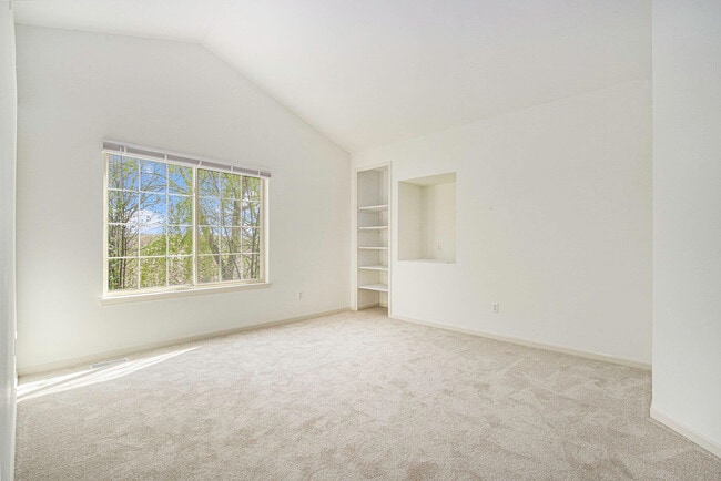 Building Photo - 5913 Lafayette Ln