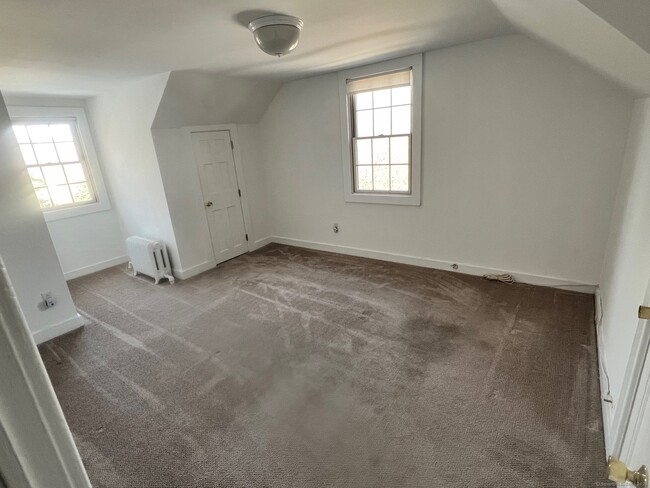 Building Photo - 49 Grandview Dr