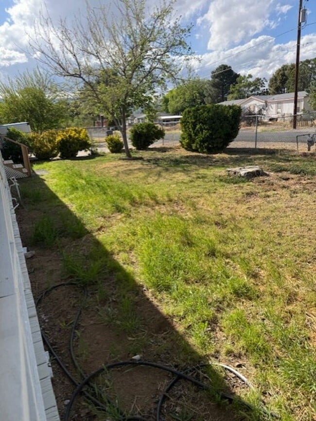 Building Photo - 3 Bedroom Spacious Home - Contact Property Pros