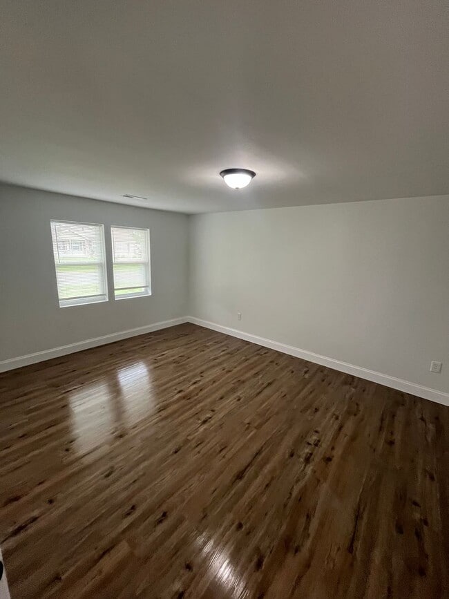 Building Photo - Beautiful brand new 4 bed 2 bath for Rent single home with yard in Levittown