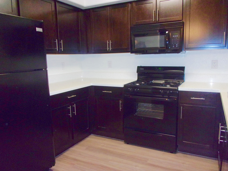 Renovated Kitchen - Summerhill Apartments