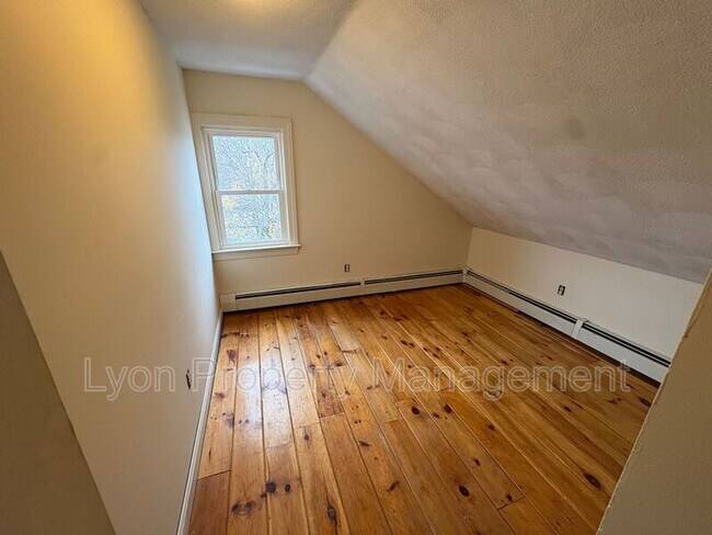 Building Photo - 2 Proctor Pl