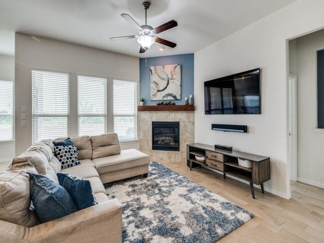 Building Photo - Spacious Living, Resort-Style Amenities & Room for Everyone in Copper Creek!