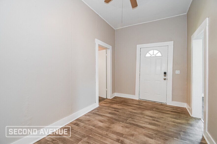 Building Photo - 1740 W 10th St