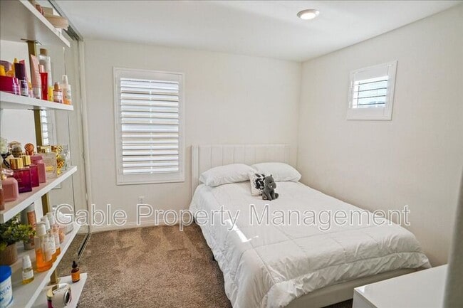 Building Photo - 27605 Sawtooth Ln