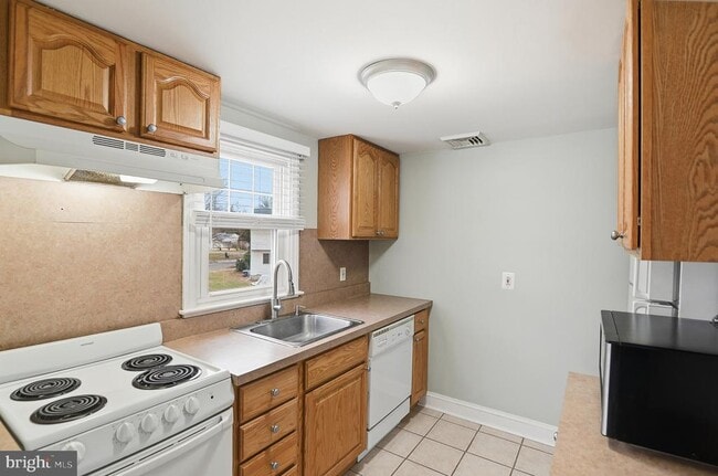 Building Photo - 40 Lee St