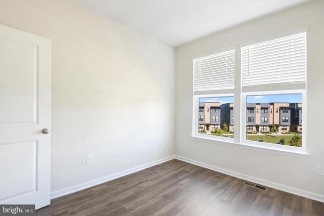 Building Photo - 568 Banquet Ln