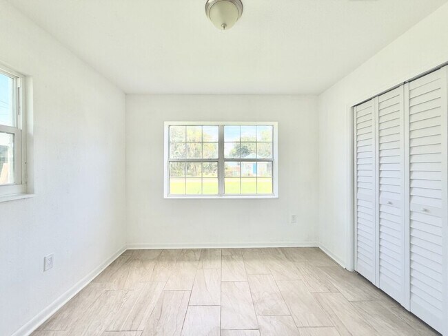 Building Photo - 2125 Mark Ave