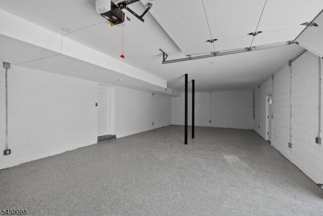 Building Photo - 144 N 14th St