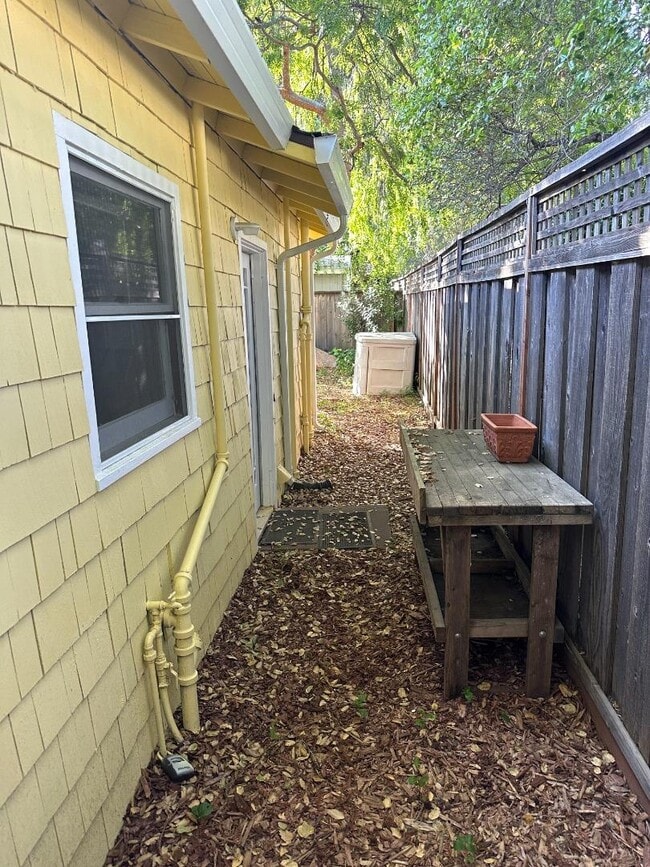 Building Photo - 204 Caldwell Ave