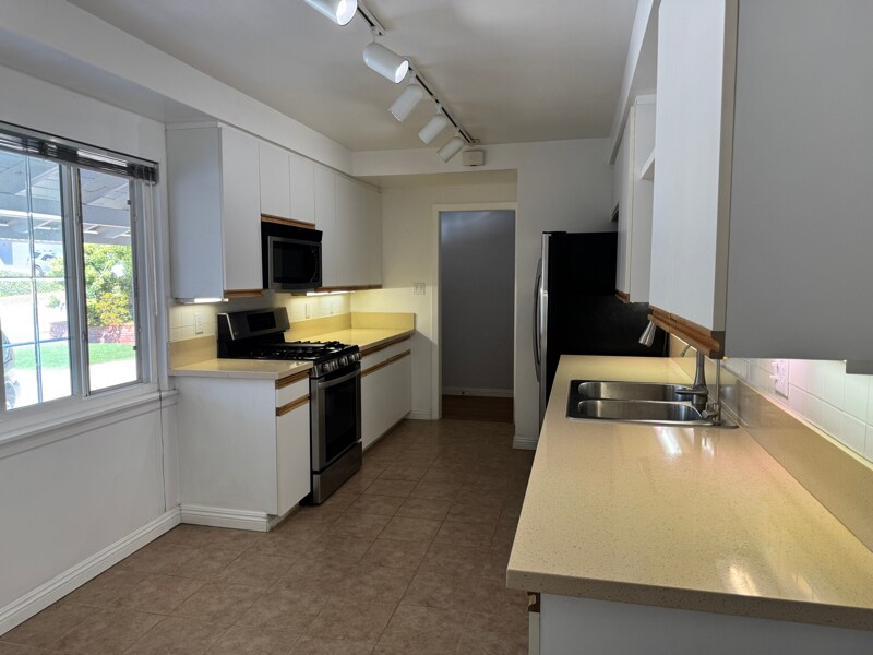 Building Photo - 260 Arnett Ave