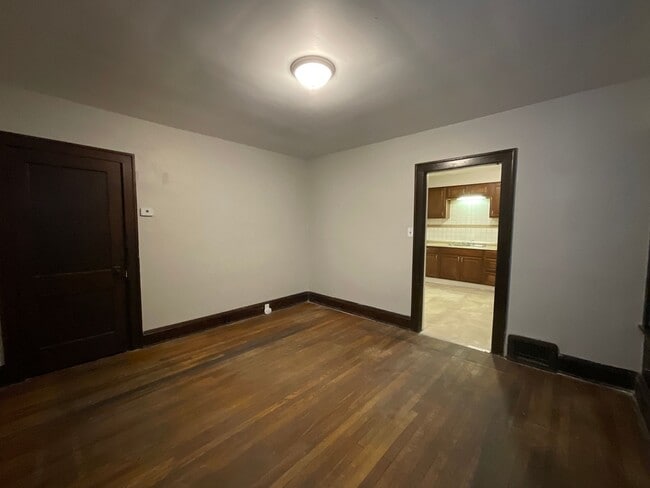 Building Photo - 10012 Greenview Ave