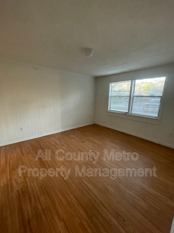 Building Photo - 4932 Sanoma Village