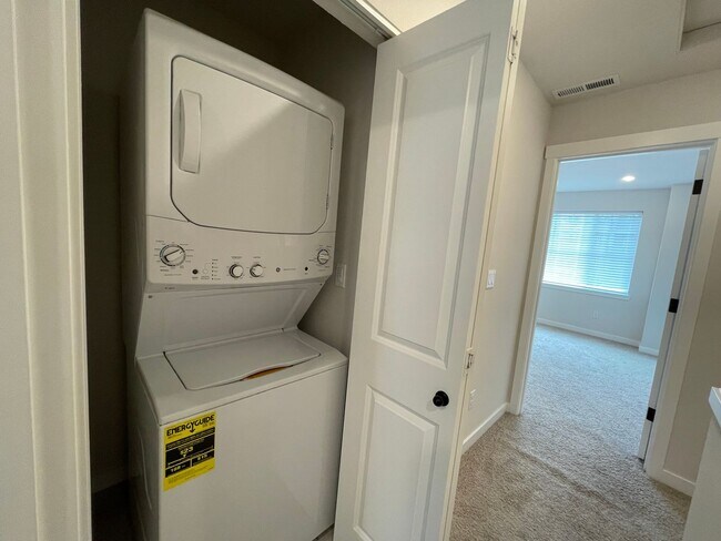 Building Photo - Beautiful, Bight & Modern 2Bd/2.5Ba Townhome in North Bethany! Two car attached garage, In unit l...