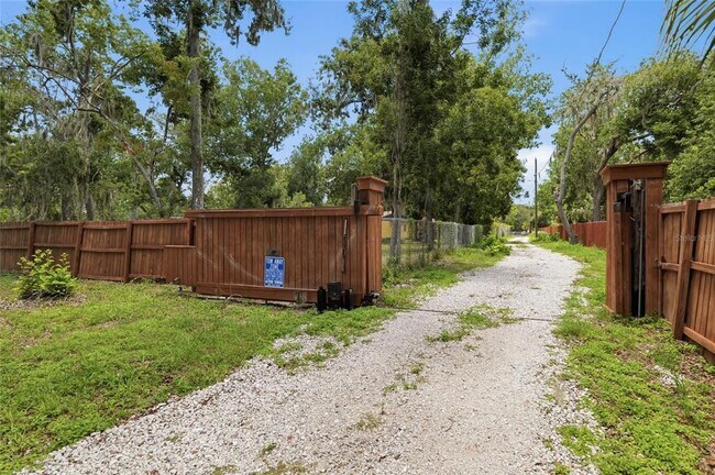 Building Photo - 7210 Valrie Ln