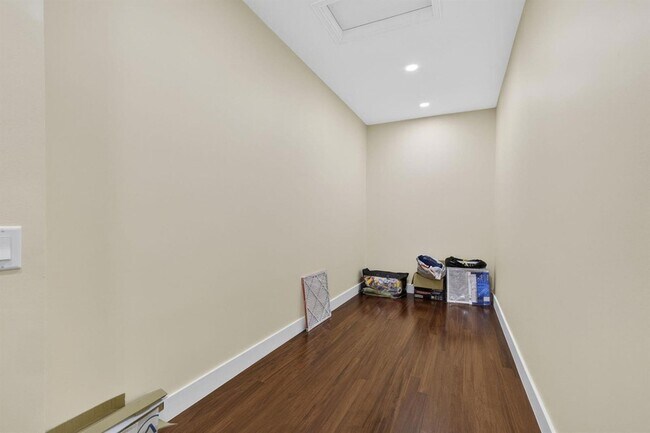 Building Photo - 1724 Annandale Cir