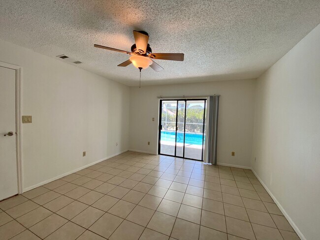 Building Photo - 3015 Crested Cir
