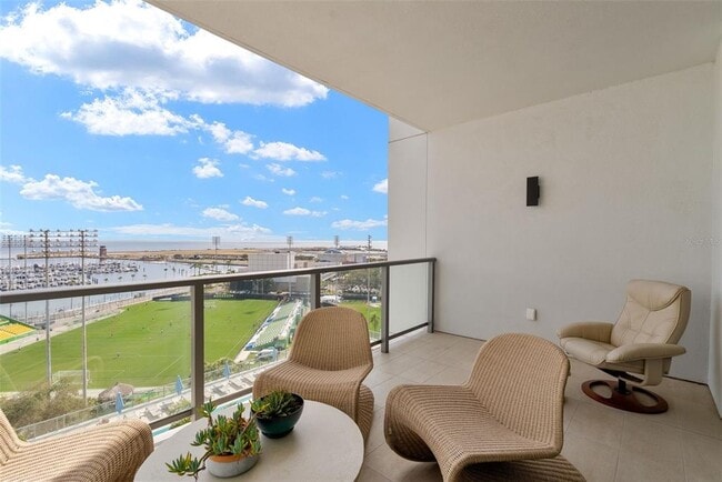 Building Photo - 301 1st St S