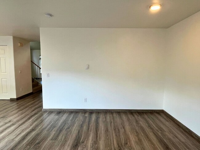 Building Photo - (BRO) 2 Bedroom/2 Bathroom with a Loft