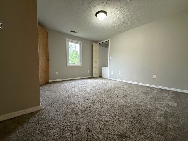 Building Photo - 4383 Porter Hollow Dr NE