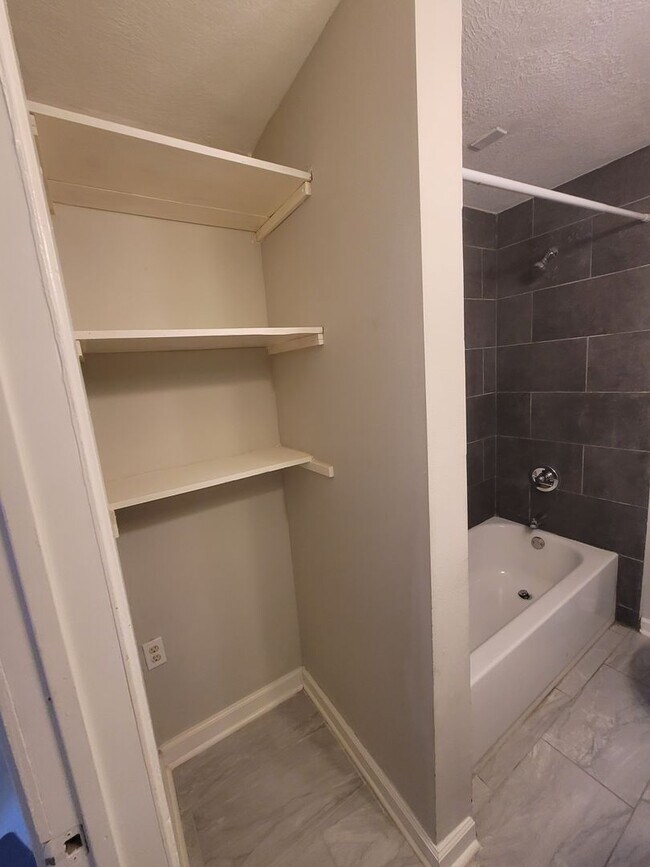 Building Photo - 3919 Avenue O