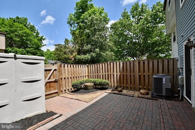 Building Photo - 6832 Heatherway Ct