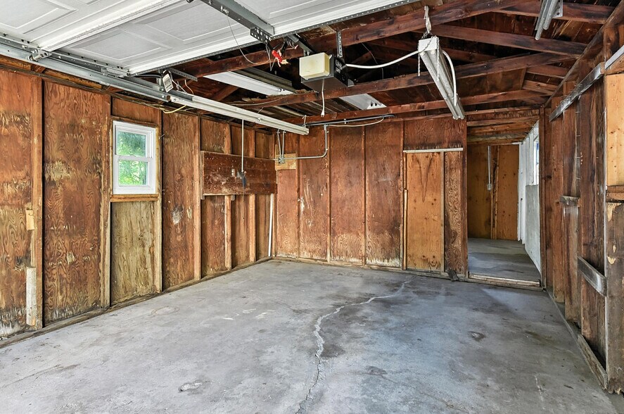 Building Photo - 6612 Charles St