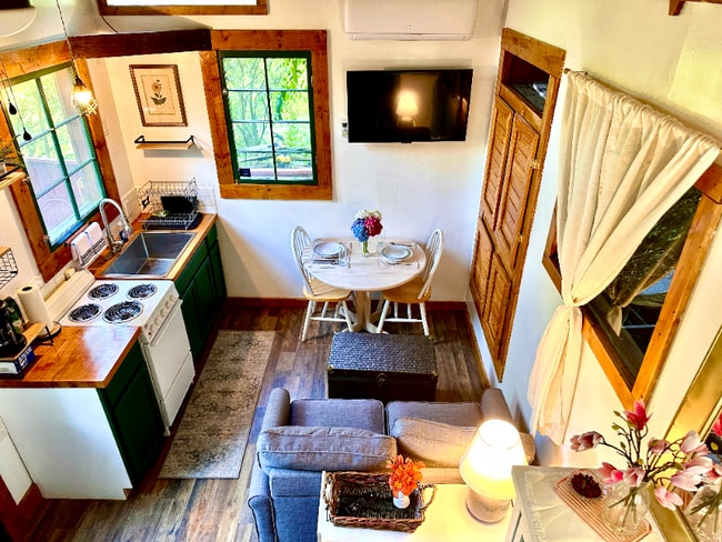 Building Photo - 224 E Deep Creek Rd