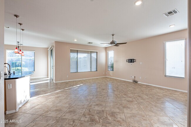 Building Photo - 453 W Lantana Pl