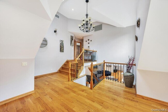 Building Photo - 4 2nd St