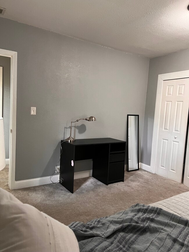 Building Photo - 713 Kearney St