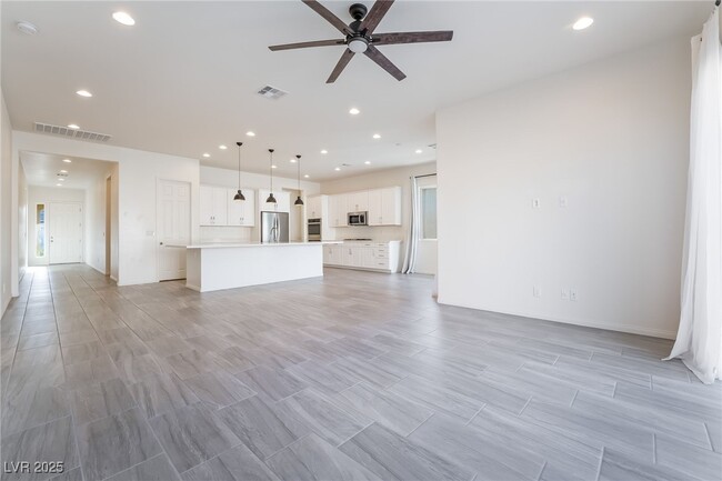Building Photo - 9117 Sag Vly Ct