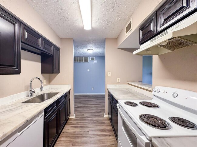 Building Photo - 10555 Turtlewood Ct