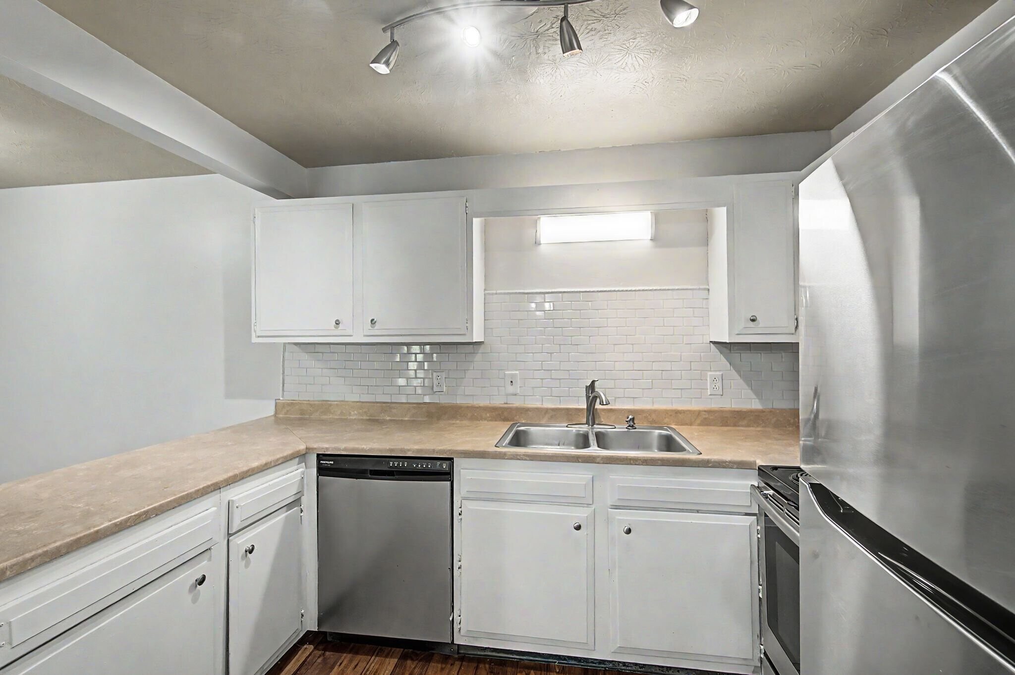 Building Photo - 709 Ashlawn Pl