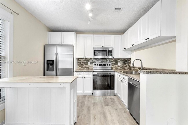 Building Photo - 20937 Bay Ct