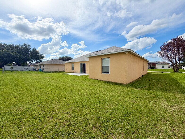 Building Photo - 47 Sawfish Ct