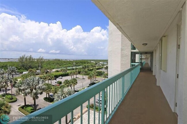 Building Photo - 9940 S Ocean Dr