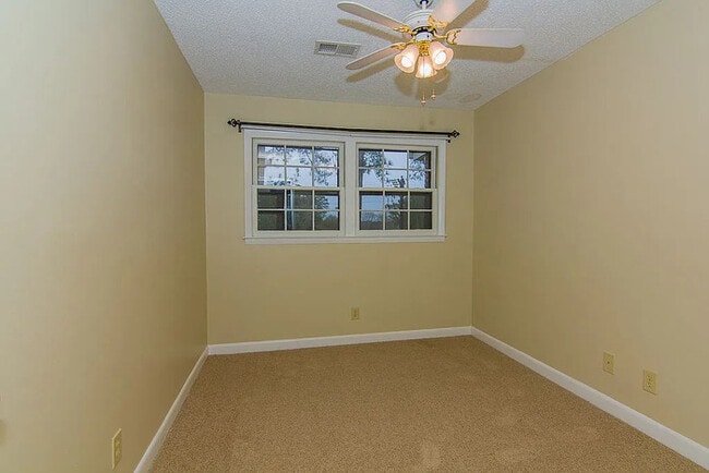 Building Photo - Spacious 3-Bedroom, 2-Bath Condo Available!