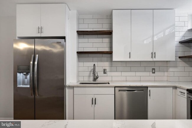 Building Photo - 302 N St SW