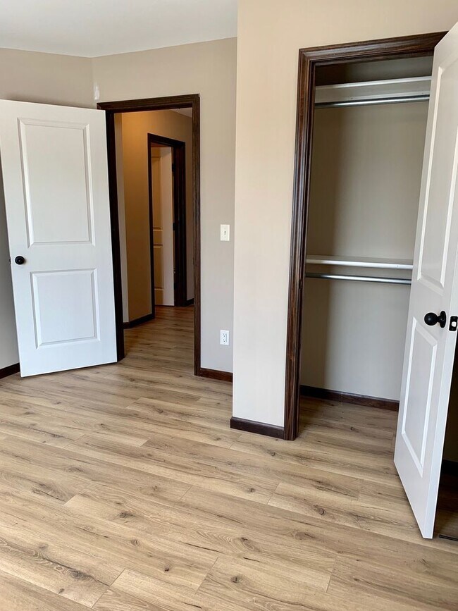 Building Photo - 8712 E Harry St