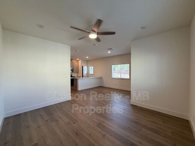 Building Photo - 1640 Prancer St