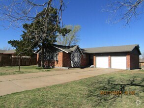 Building Photo - Remodeled three-bedroom home located in th...