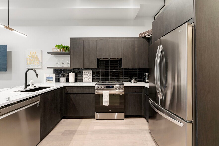 Building Photo - 318 W Grand Ave