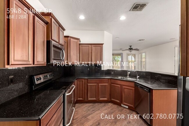 Building Photo - 5948 S Inez Dr