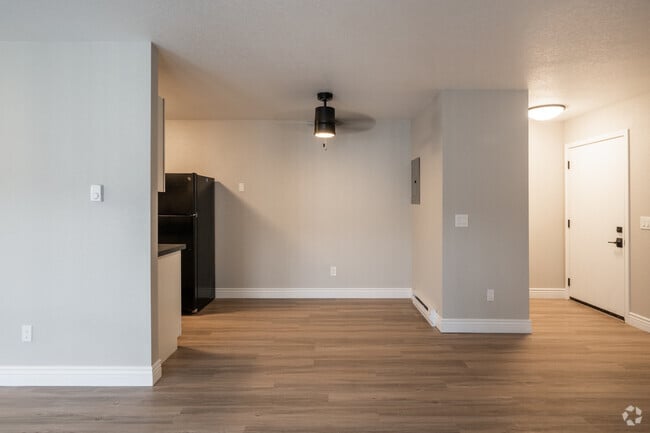 2 BR, 2 BA - 900 SF Reno - Monroe