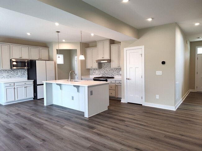 Building Photo - Beautiful, 2 Story home located in the Harkey Creek Community in Monroe NC!