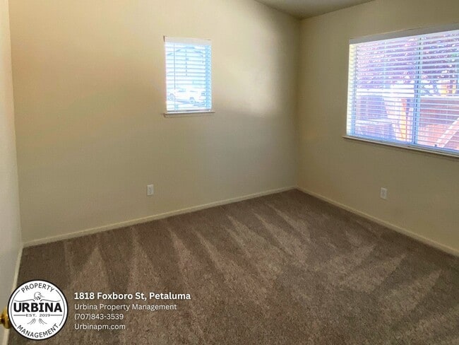 Building Photo - Darling Petaluma East Side Home with RV Pa...